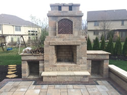 The paver patio wiith fire pit